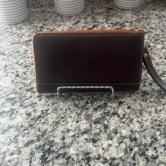 Dooney& Bourke Smooth Leather Phone Zip-Around Wallet in the color Brown! - Picture 6 of 13